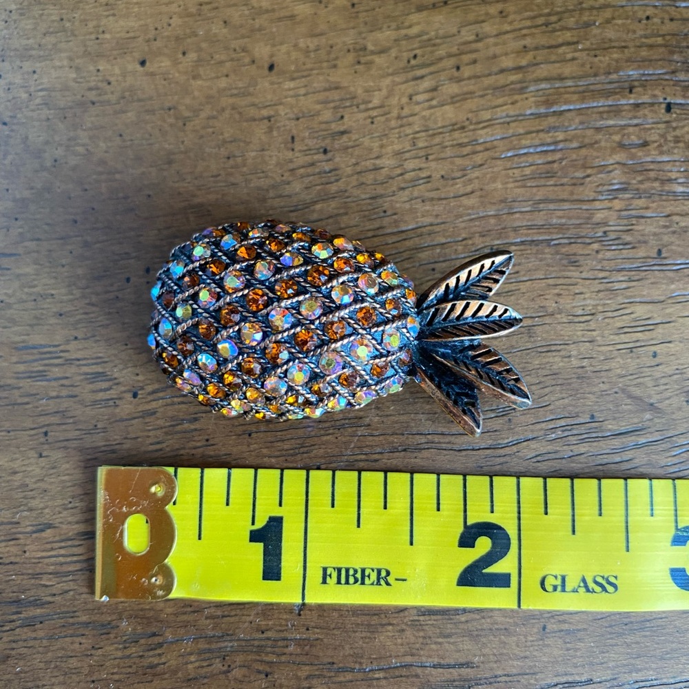Pineapple brooch